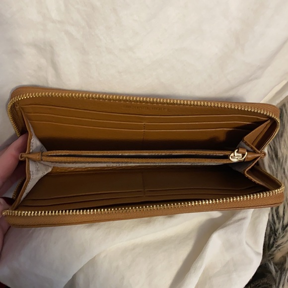 Michael Kors Wallet - Picture 2 of 2